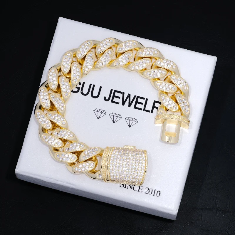 Iced Cuban Link Bracelet (19mm) in Yellow Gold