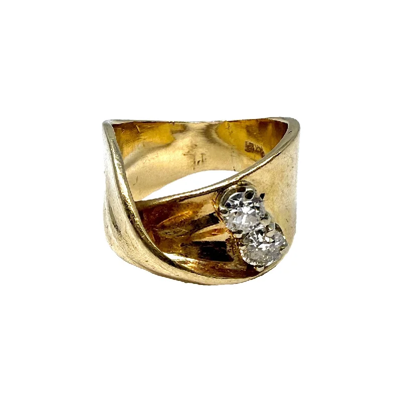 14K Gold Twistet Ring with 2 Diamonds