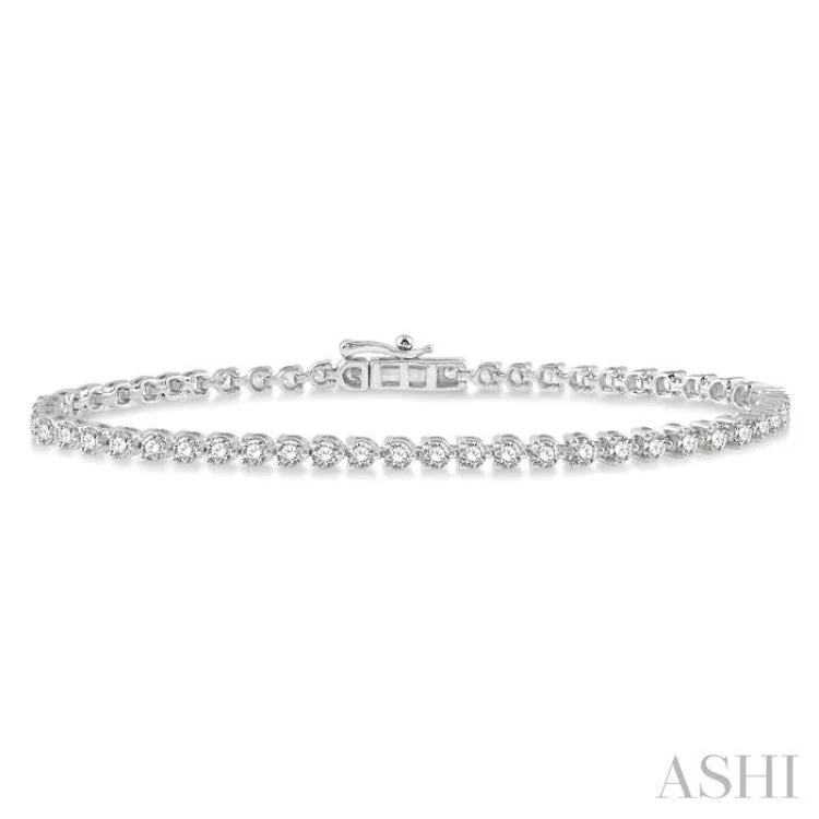 3 Ctw Tri-Prong Round Cut Diamond Tennis Bracelet in 14K White Gold